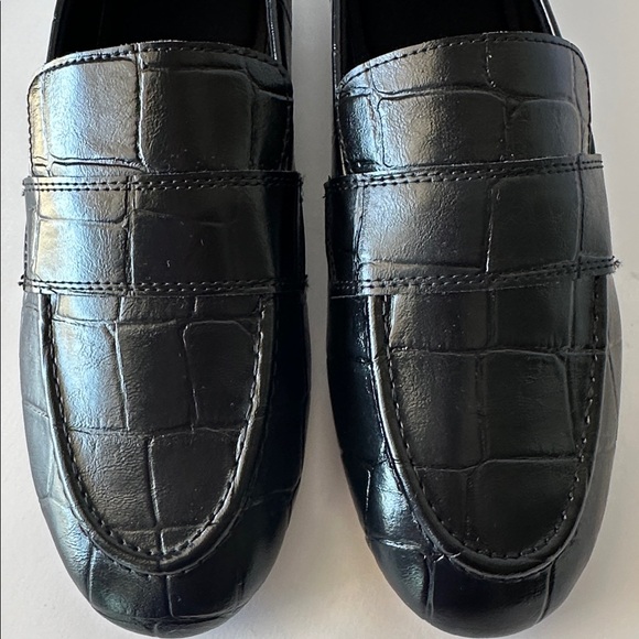 Zara Women’s Croc-Embossed Black Loafers - Picture 6 of 17